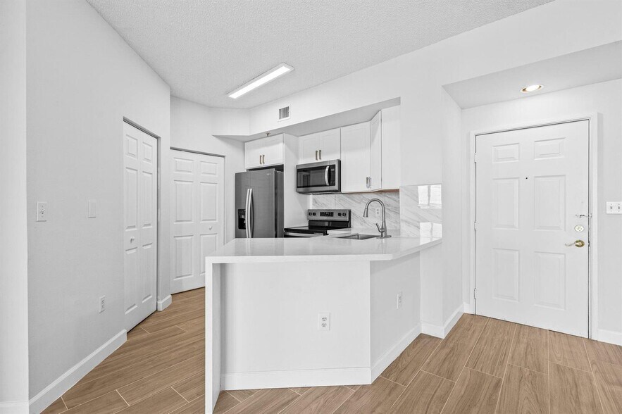 Building Photo - 1000 Scotia Dr