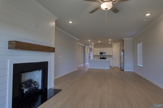 Building Photo - 244 Paca Ln