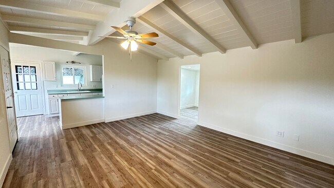 Building Photo - Remodeled 3 bd in Vista with large garage