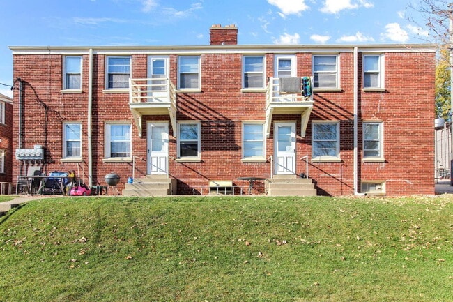 Building Photo - 2320 S 92nd St