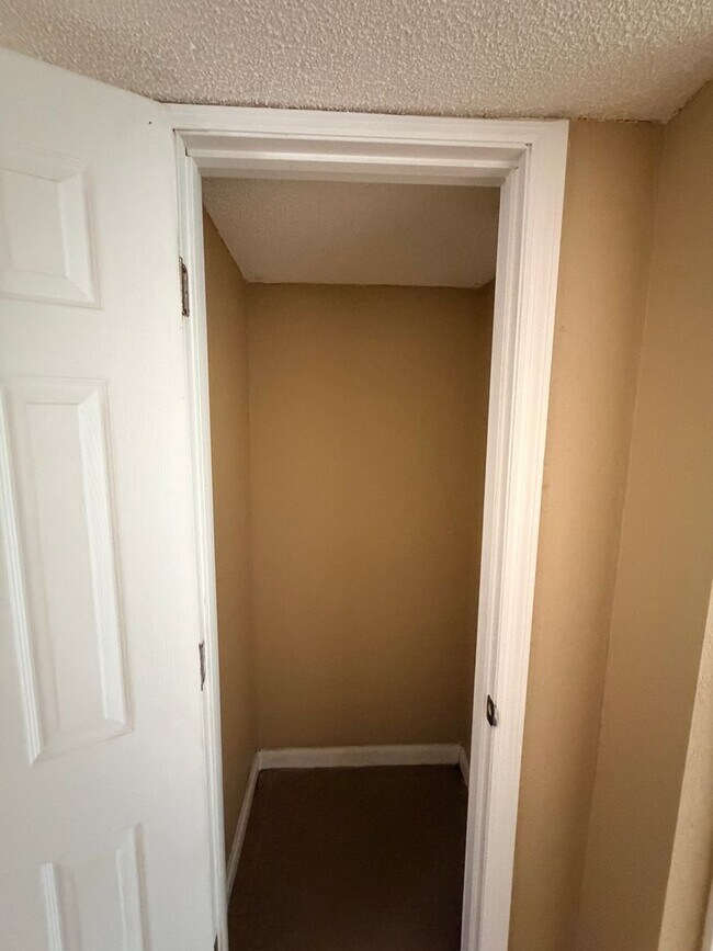 Building Photo - Nice Townhome Located in Adel