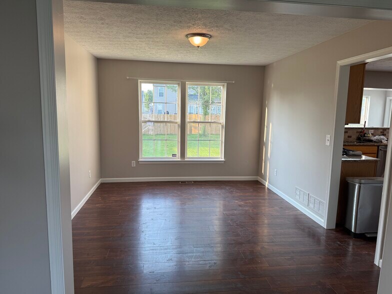 Building Photo - 657 Brookledge Ct
