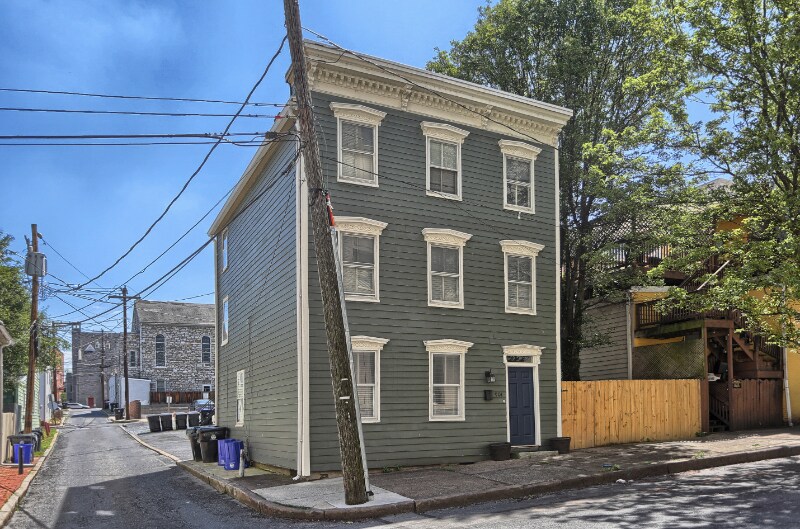 Building Photo - 901 Capitol St