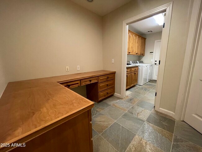 Building Photo - 12035 W Red Hawk Dr