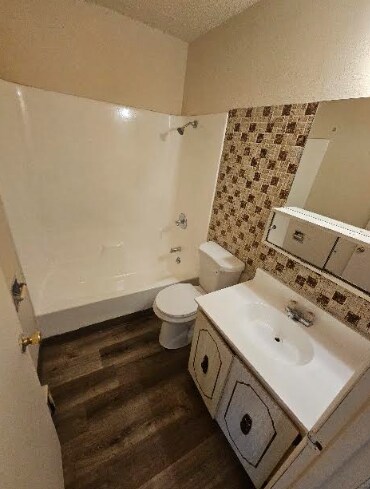 Building Photo - 5811 Stieren Dr