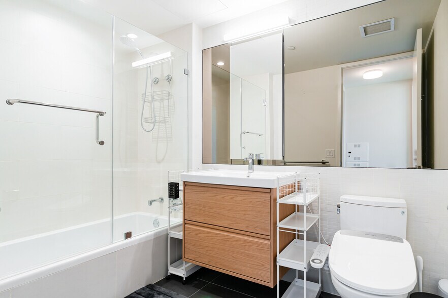 Building Photo - 889 Francisco St