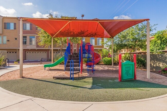 Building Photo - 900 S 94th St