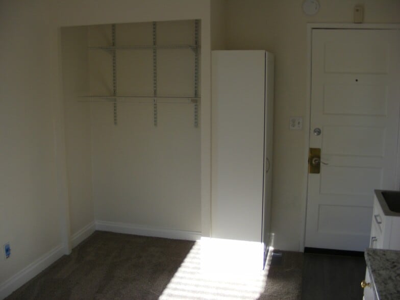 Building Photo - 115 N Park St