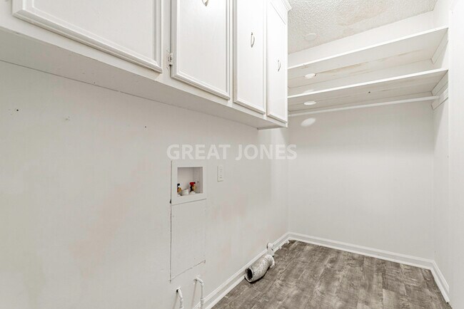 Building Photo - Charming 3 bedroom home in Columubia!