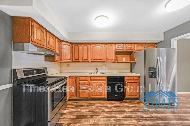 Building Photo - 704 Worthington Dr