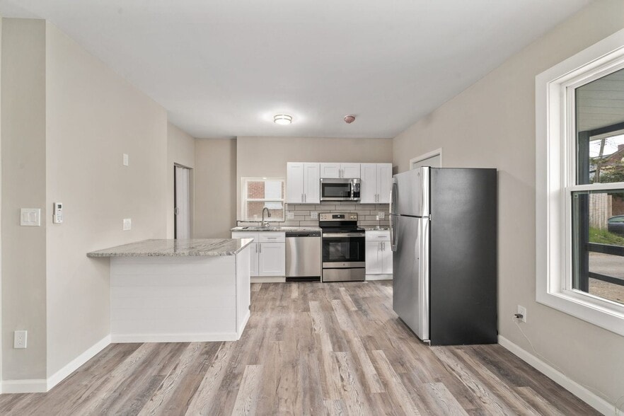 Building Photo - 741 Sullivant Ave