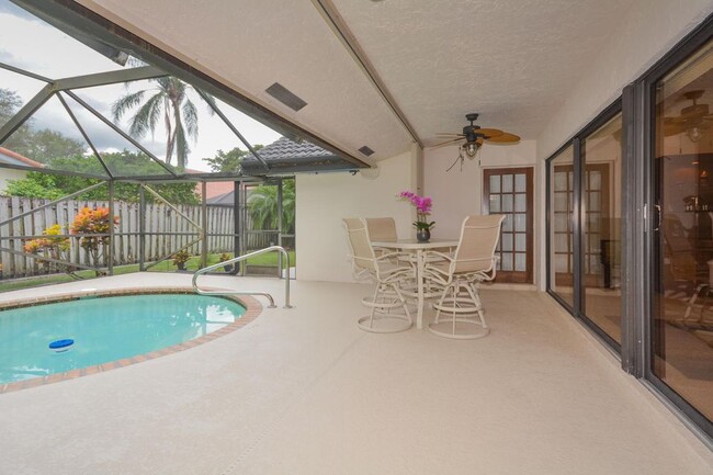 Great outdoor living space - 4355 NW 25th Way