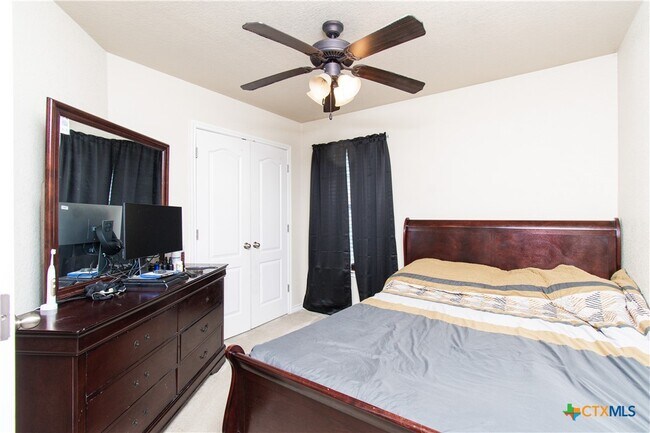 Building Photo - 305 Hedy Dr