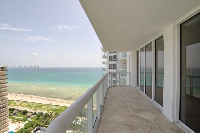 Building Photo - 2 br, 2 bath Condo - 6365 Collins Ave LUXU...