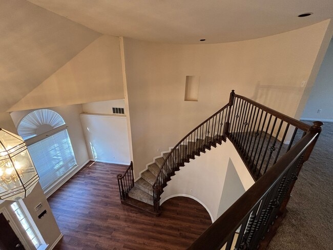 Building Photo - Beautiful 4BR 3.5BA Home w/ 3 Car Garage • Patio & Yard • 3 living areas in Grapevine