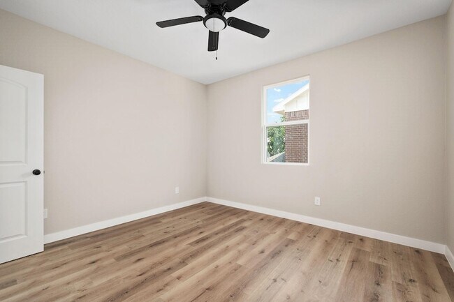 Building Photo - 110 Brooks Dr
