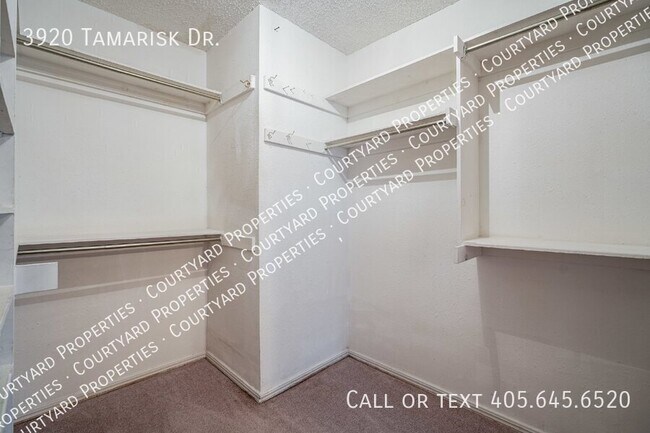 Building Photo - 3920 Tamarisk Dr