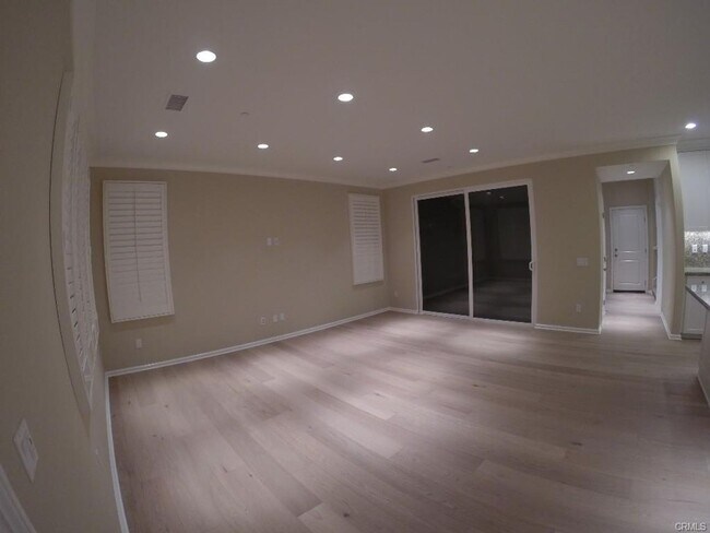 Building Photo - 2bd/2.5ba two car garage end unit condo in Orchard Hill Irvine for rent