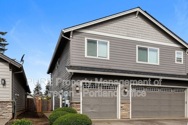Building Photo - 215 NE Regan Hill Loop