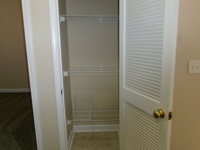 Building Photo - 3 bedroom, 2 bath condo in Carolina Willows