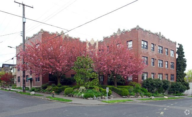 Primary Photo - Astor Court Apartments