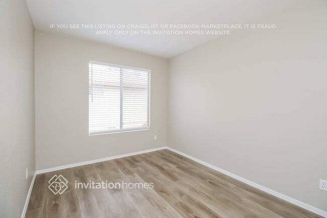 Building Photo - 1966 N Blackstone Dr