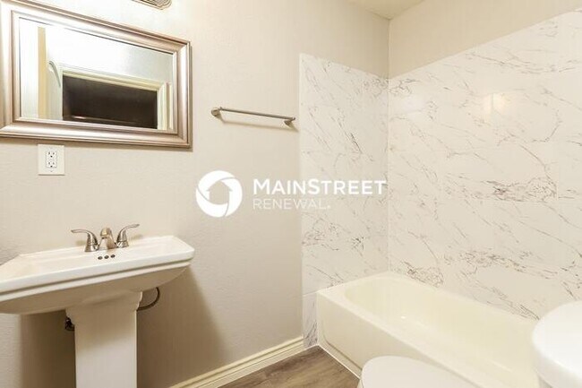 Building Photo - 4 Bedroom Pet-Friendly Home in San Antonio, TX with Main Street Renewal