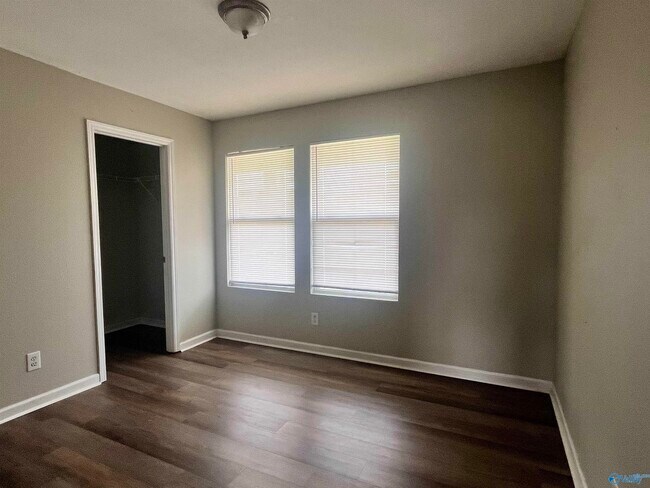 Building Photo - 15281 Tyler Mill Dr