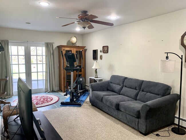 Building Photo - 5274 Main St