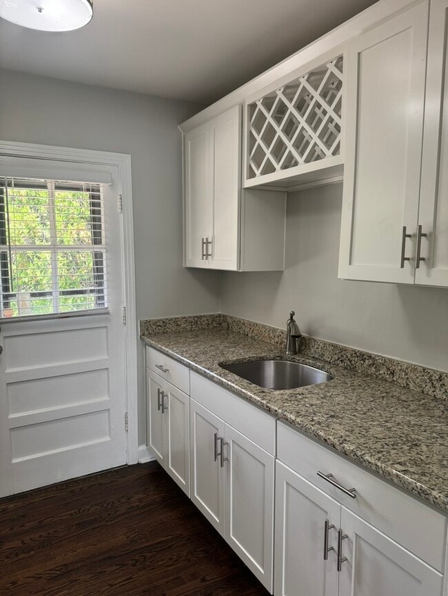 Building Photo - 5532 Kendall Dr