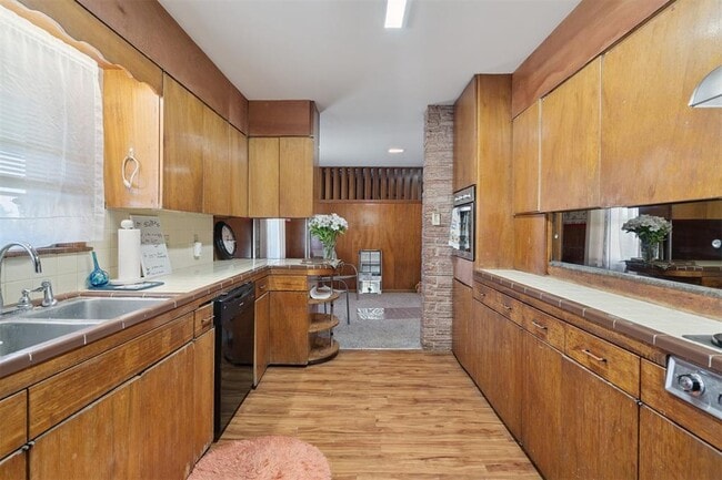 Building Photo - 2200 US-81