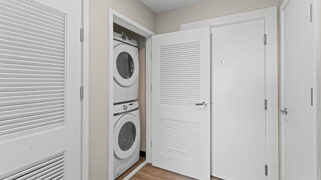 Building Photo - 475 Communipaw Ave