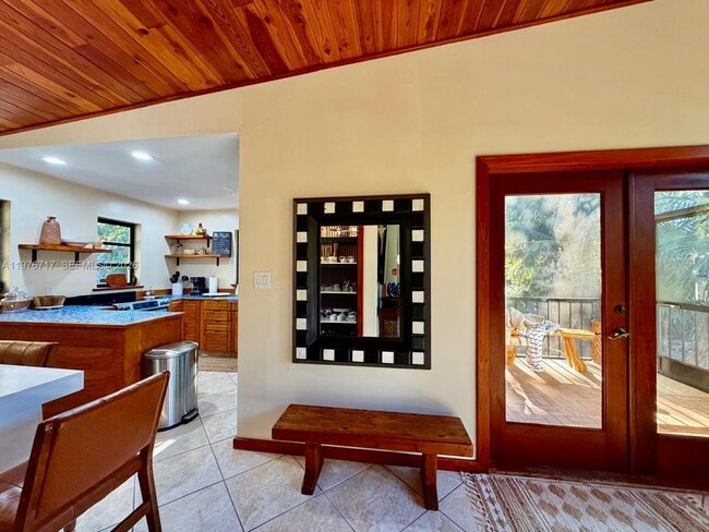 Building Photo - 1615 Harbor Dr