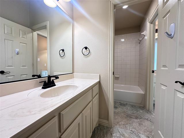 Building Photo - 708 Yarrow St