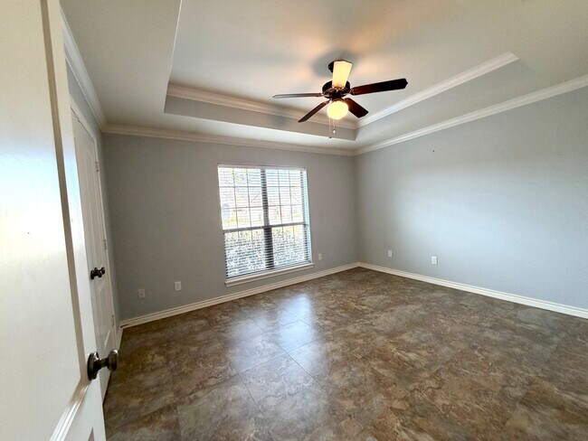 Building Photo - 710 Huntwick Ln