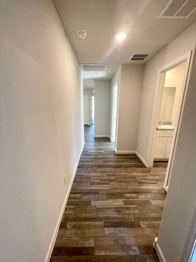 Building Photo - Beautiful 2022 New Construction 3 Bedroom ...