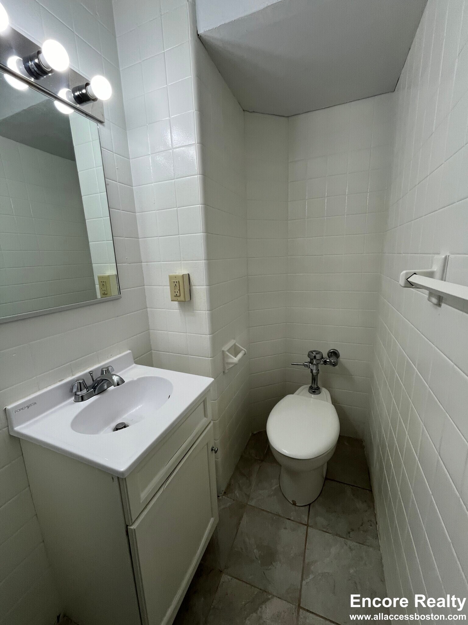 Building Photo - 62 Boylston St