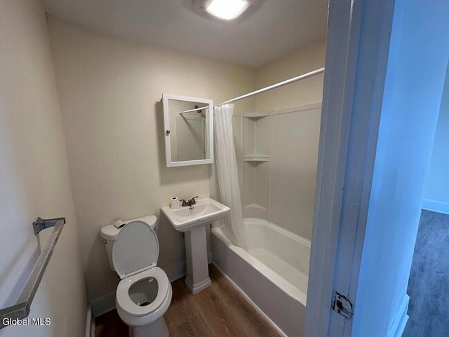 Building Photo - 16 Caroline St