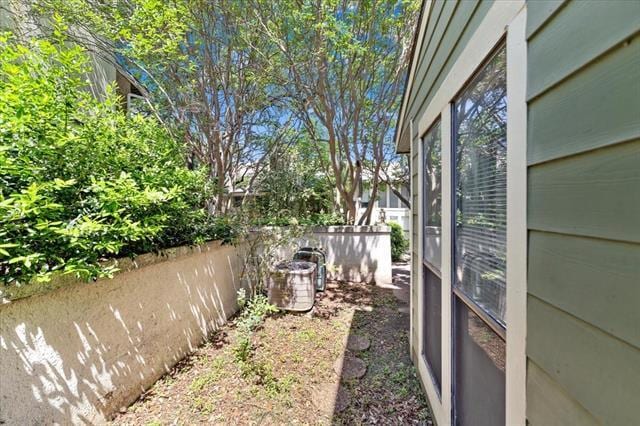 Building Photo - 9621 Walnut St