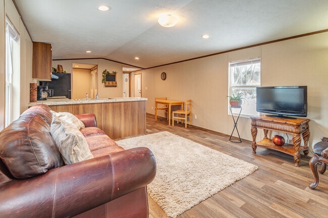 Building Photo - 13 Garden Rd