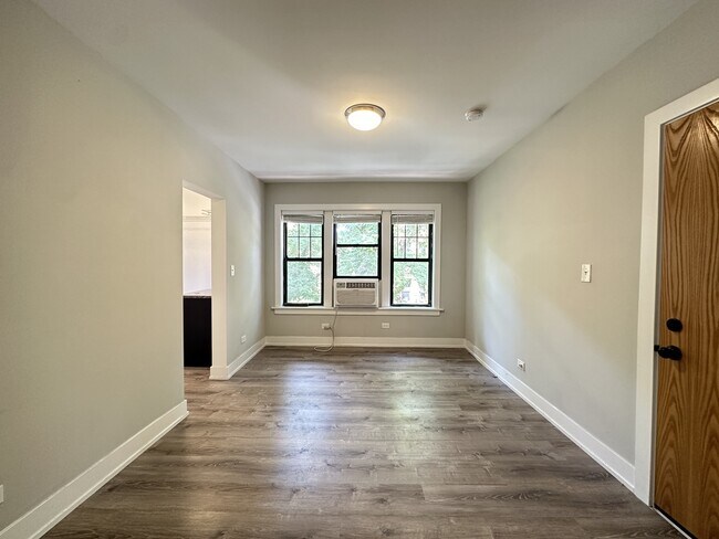Building Photo - 436 W Belden Ave