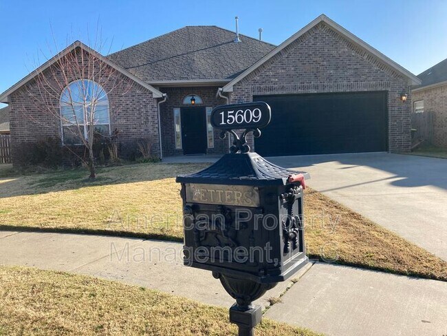 Building Photo - 15609 S Broadway St