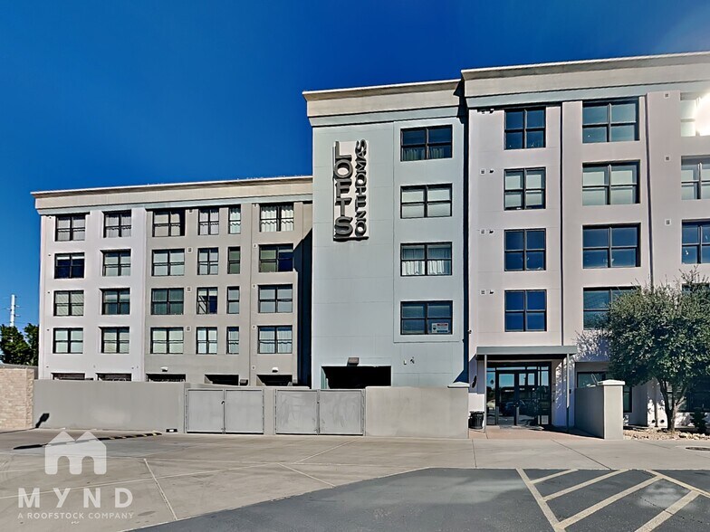 Primary Photo - 535 W Thomas Rd