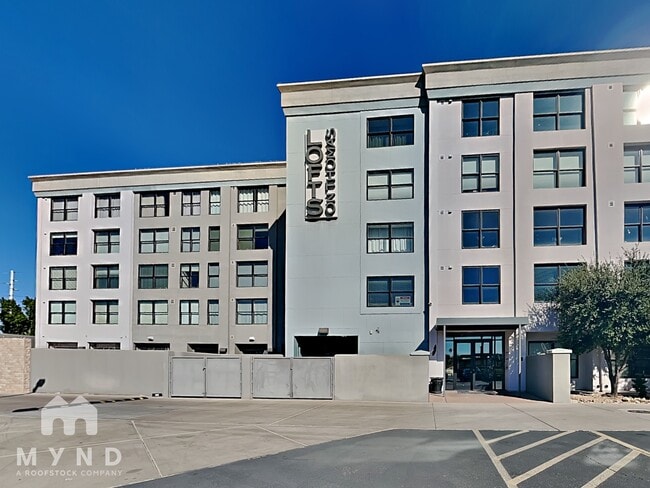 Building Photo - 535 W Thomas Rd