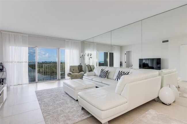 Building Photo - 500 Bayview Dr