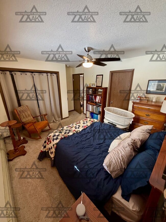 Building Photo - Spacious North Pole Home | 3 Bed, 2 Bath | Fenced Yard + Pet Friendly