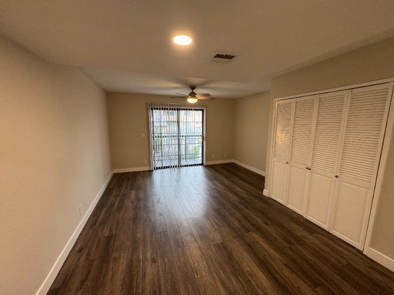 Building Photo - 514 E Valencia Ave