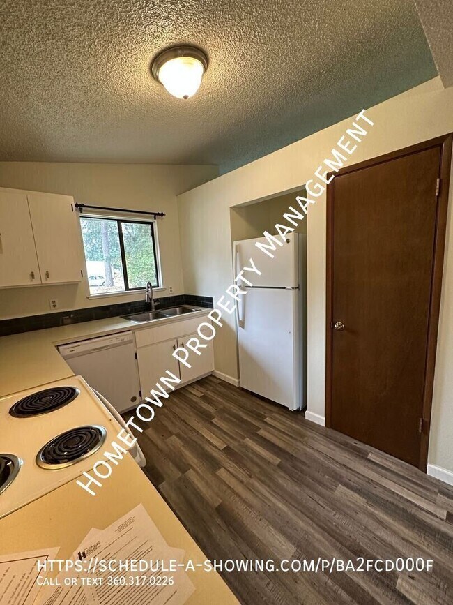 Building Photo - 2 Bedroom 2 Bath Duplex with Garage in Lac...