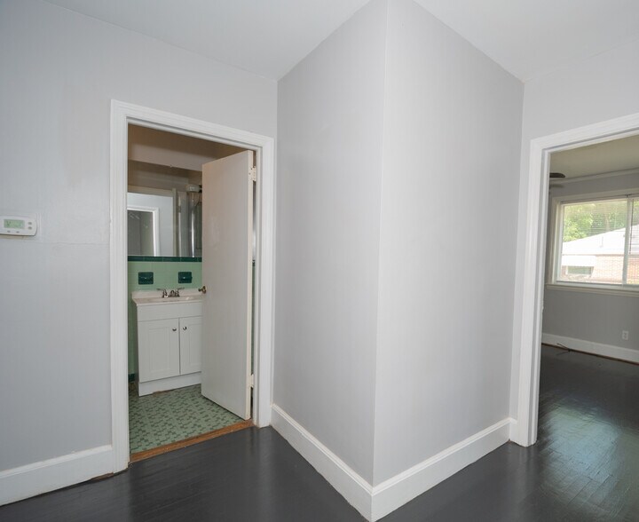 Building Photo - 1313 Hamrick St