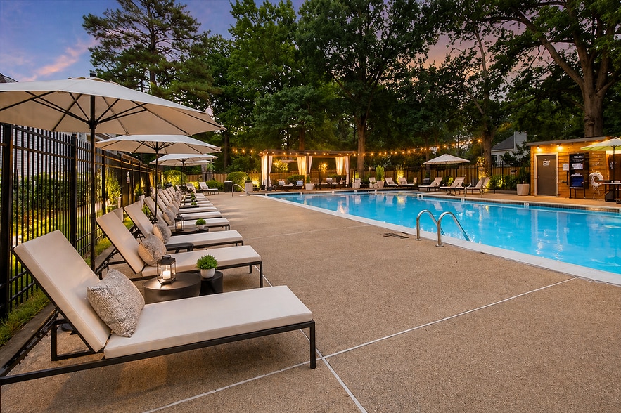 Pool - Turlington Oaks Apartments